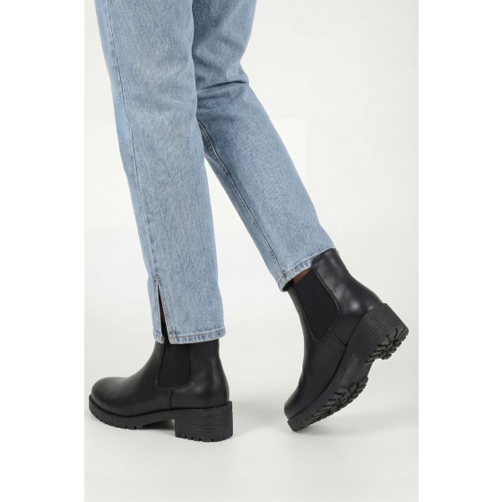 Basic Low Chelsea Boots